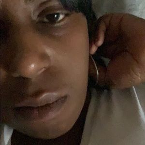 Meet your Posher, Latisha